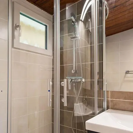 2 Pieces Sud Avec Balcon Et Parking - Fr-1-263-219 ואלואר